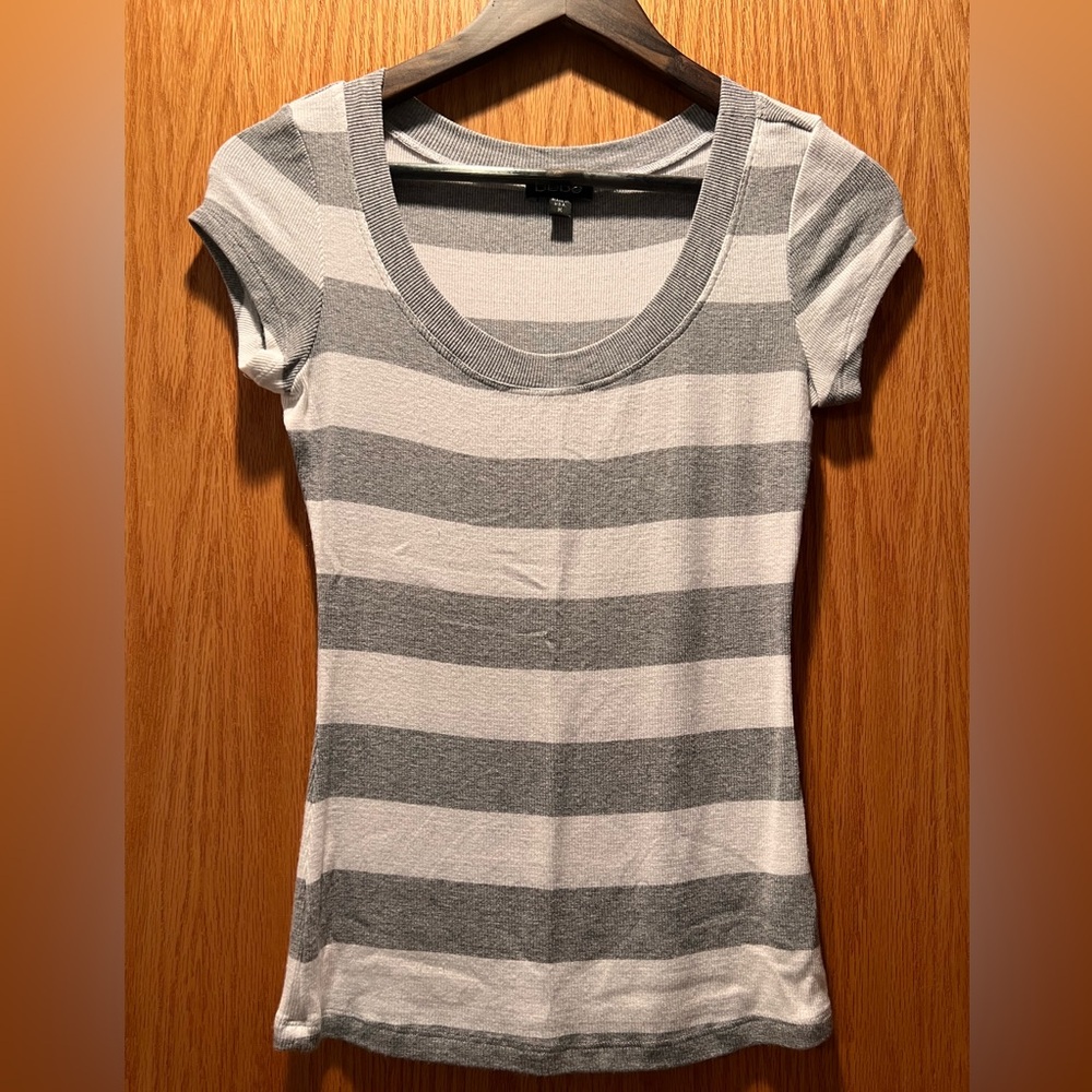 bebe Gray and White Striped Short Sleeve Top